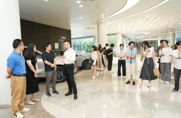 让车友更懂重庆车!汽车达人组团打卡长安全球研发中心