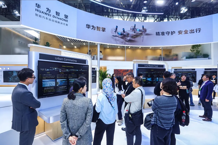华为智擎华为超充重磅亮相2026北京车展引领运动域智能化与重卡超充化(图2)