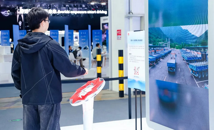 华为智擎华为超充重磅亮相2026北京车展引领运动域智能化与重卡超充化(图6)