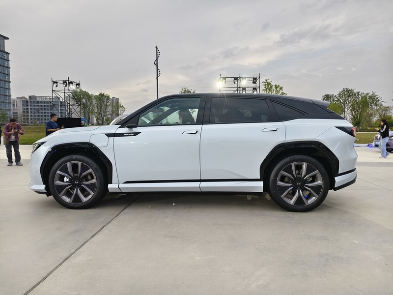 广汽本田P7售价19.99万起，CLTC续航至高650km-图3