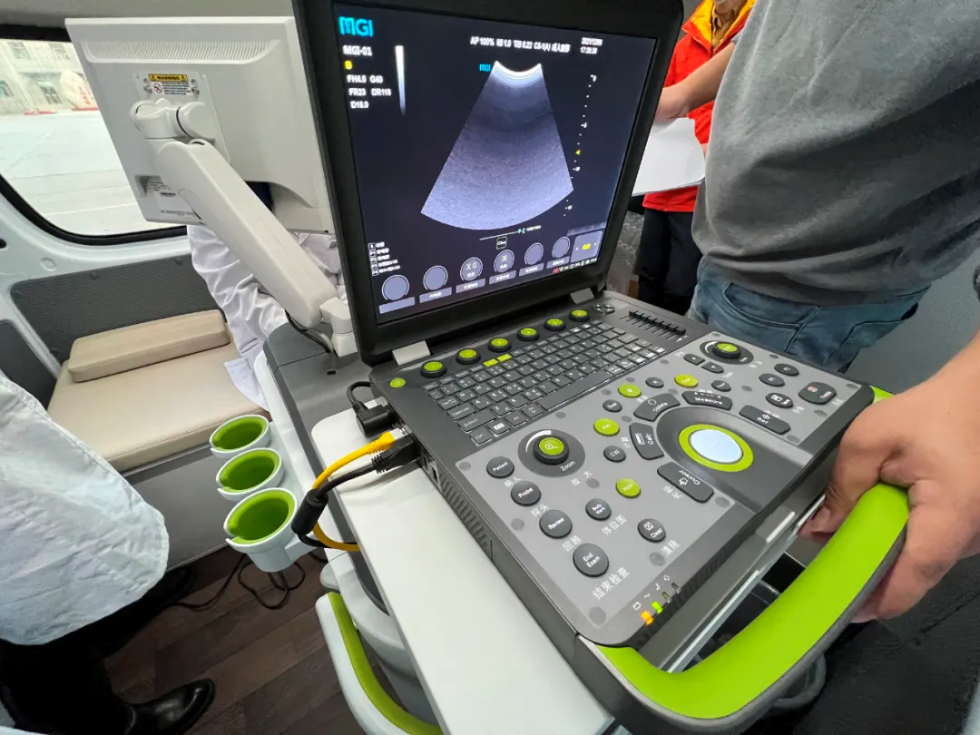 全国首辆华大智造5g超声机器人移动车落户新疆克州人民医院