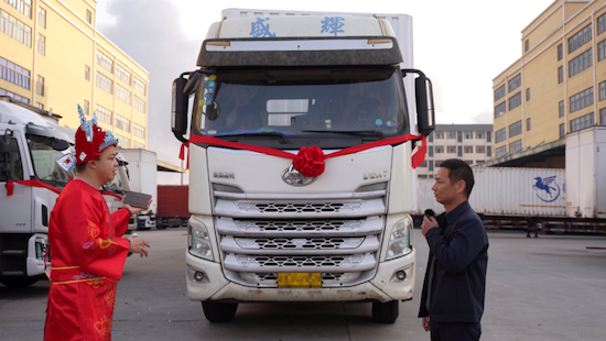 焕新开乘龙 巳巳财运红 第五届中国卡友开工节举行_fororder_【开工节通稿】焕新开乘龙，巳巳财运红！第五届中国卡友开工节圆满举行V1757